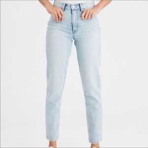 American Eagle Mom Jean High Rise Light Wash Size 4 Short